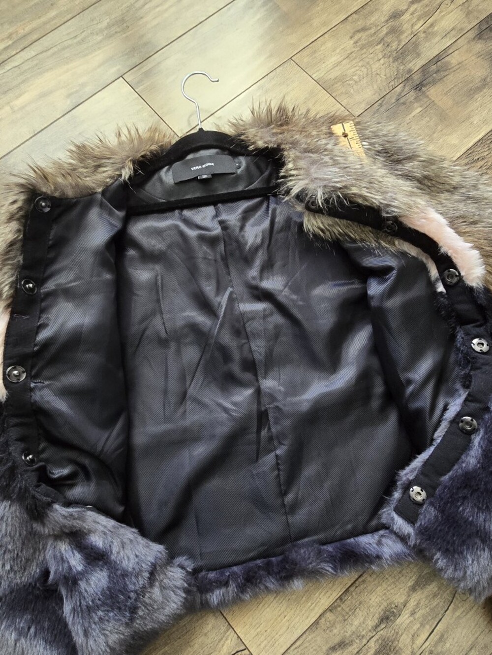 Vero Moda Color Block Short Faux Fur Medium Jacket - Picture 6 of 10